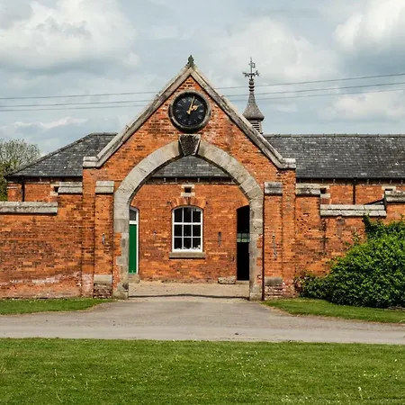 Rupert House At The Red House Estate 度假居