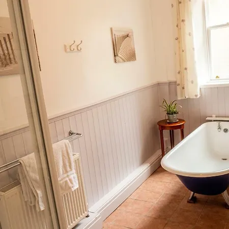 بيت للعطل Rupert House At The Red House Estate